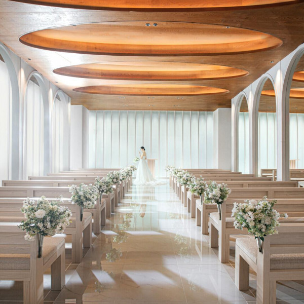 光・木・石の自然素材を活かしたチャペルでかけがえのないひとときを♪