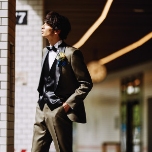結婚式のもう一人の主役である新郎さま 様々な色やスタイルの中からお気に入りの一着をぜひお選びください|BIANCARA HILLSIDE TERRACE（ビアンカーラ ヒルサイドテラス）の写真(50537009)