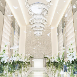 天使の羽舞う、名古屋で唯一ガラスのバージンロードチャペル|BIANCARA HILLSIDE TERRACE（ビアンカーラ ヒルサイドテラス）の写真(35004897)
