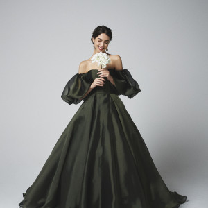 形も美しいこだわり。お色直しのドレスにぴったりの一着。|BIANCARA HILLSIDE TERRACE（ビアンカーラ ヒルサイドテラス）の写真(39407807)