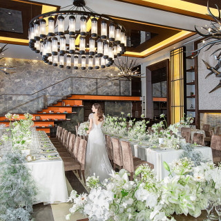 天然石の壁面とアートな調度品が美しい「ストーンヒルズ」どこにいても絵になる上質な結婚式に。