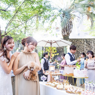 ペットも大切な家族の一員として、ガーデンでのセレモニーや写真撮影にご参加可能。癒しの時間を