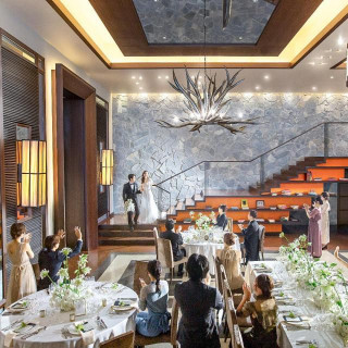 石造りの希少な壁面やアートな調度品など、全てがが美しい記憶となるフォトジェニックな空間。