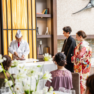 普段お世話になっている方へ心をこめて握り提供できるおもてなし。 目の前で握る「寿司バー」。