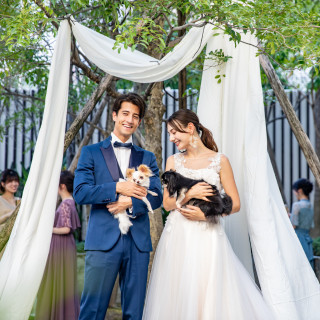 愛するペットも大切な家族の一員。緑あふれるガーデンで、ペットと一緒のフォトタイムが叶います