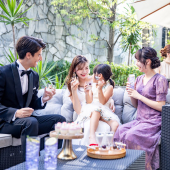 緑溢れるガーデンテラスで、デザートビュッフェを楽しむひととき。開放感あふれる贅沢な貸切空間