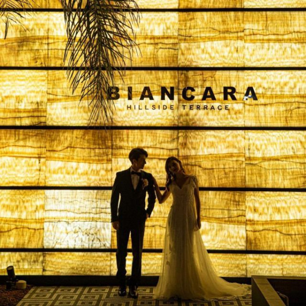 名駅車8分、高岳駅徒歩30秒の好立地。都心にありながら自然あふれ、高層ビルも見えない閑静な邸宅地。