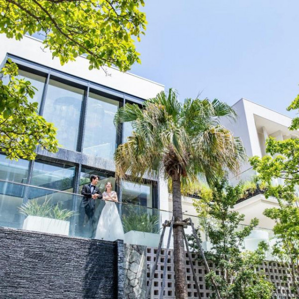 BIANCARAとは“親愛なる白い箱”という意味。都会の喧騒を忘れさせてくれる非日常の世界観が魅力。