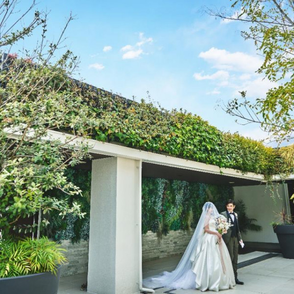 アーティスティックなウェディングスペース。空間を贅沢に使ったおもてなしにゲストの満足度も高まる