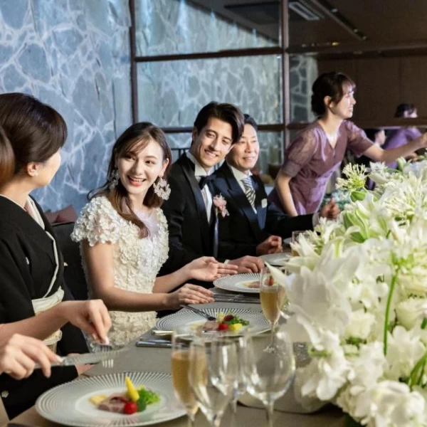 個室でお食事を楽しみながら親睦を深める大切な機会。そんな新たなご家族の絆が結ばれる大切な日をサポート