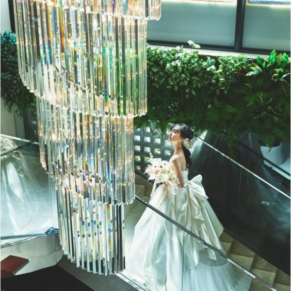 都会の喧騒を忘れさせてくれる非日常の世界観が魅力。リゾートのような「くつろぎ」を感じる空間美。