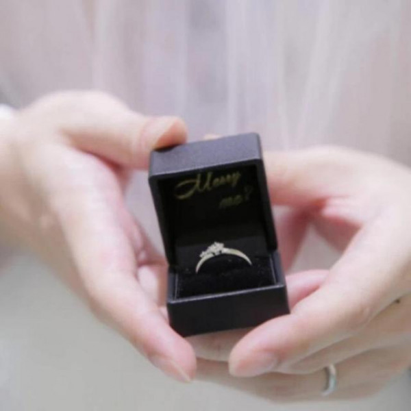 チャペルを貸しきって一生の思い出に残る素敵なプロポーズを。ふたりだけの特別なお時間が叶います。