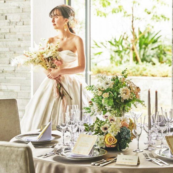 都会の喧騒を忘れさせてくれる非日常の世界観が魅力。リゾートのような「くつろぎ」を感じる空間美。