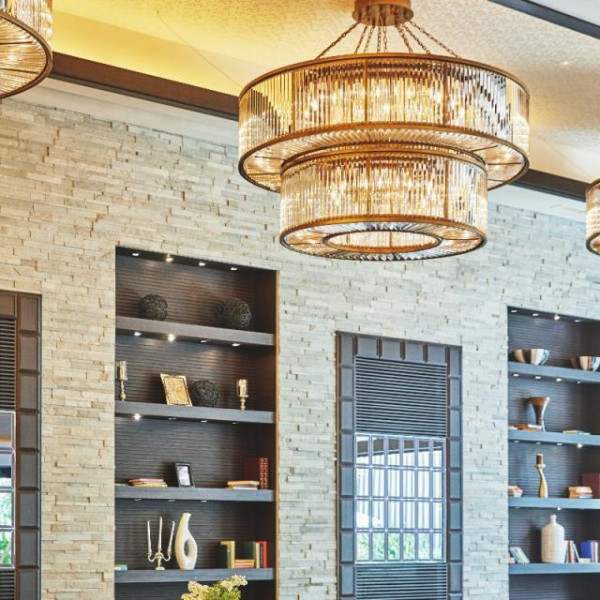 アーティスティックなウェディングスペース。空間を贅沢に使ったおもてなしにゲストの満足度も高まる