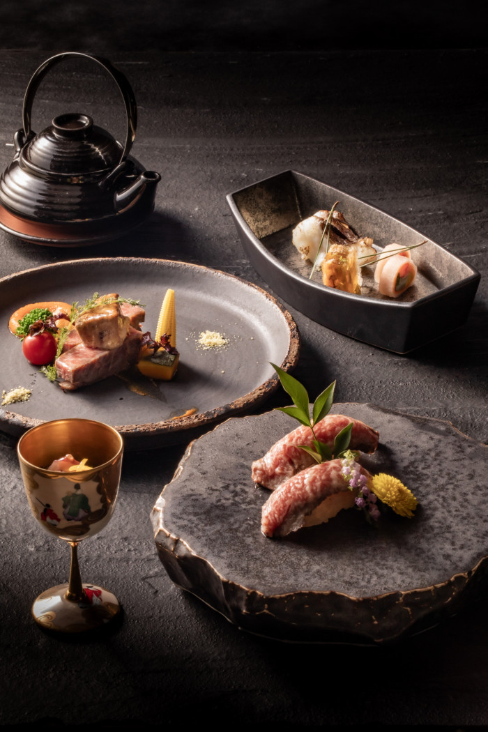 美しいフレンチと本格和食が選べるフルコース。 豪華な食材と繊細な盛り付けが祝宴を彩ります。