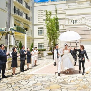 ブライダルスタッフはもちろん、ホテル全体でお二人の結婚を祝福します。