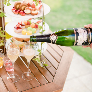 スパークリングワインでなく、こだわりの詰まった弊社オリジナルシャンパン「ラ・ベル」で乾杯！