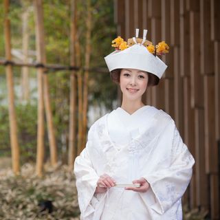 「白無垢」 嫁ぎ先の色に染まるともいわれる着物。
まさにこれからお2人色に染める結婚式の魅力を引き立たせれます。