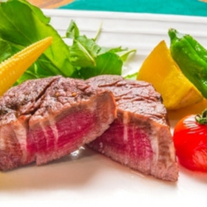 ≪肉料理≫柔らかなステーキは、3種類のソースからお好きにチョイスできます！|ザ・ハウス・オブ ブランセの写真(16812346)