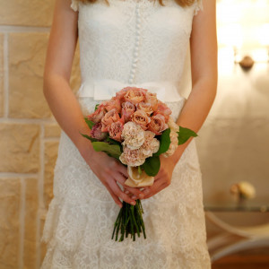 ドレスに合わせた世界にひとつだけのブーケは美しい花嫁の秘訣|ディアズ水戸スパニッシュガーデンの写真(5918355)