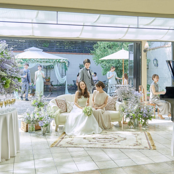 おふたりもゲストもリラックスした空間で会話や写真を楽しめるから皆さんと笑顔の時間が共有できる1日を！