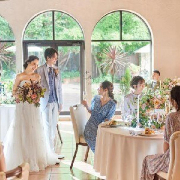 ゲストとの触れ合いが多いから思い出もたくさん残せる！会話をゆっくり楽しめる披露宴や会食スタイルも自由