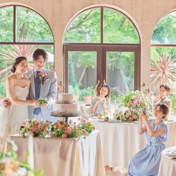 ゲストと新郎新婦との距離が近いから自然と笑顔に★