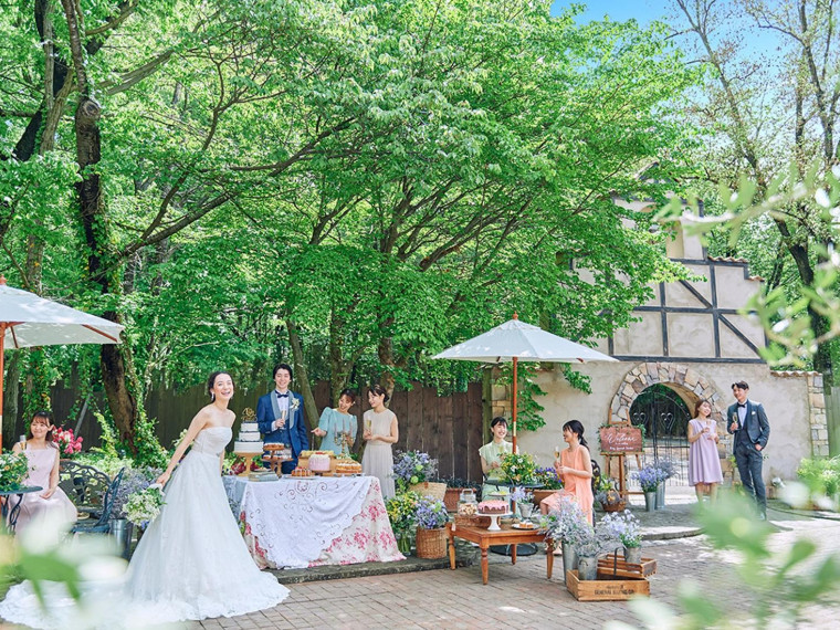 自然あふれるガーデンで青空の下、幸せな時間を過ごそう！