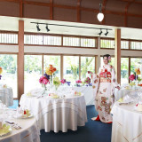 2,500坪の日本庭園を眺めながらの披露宴は格別。コーディネートはさまざま!プランナーに相談してみてはいかがでしょうか。