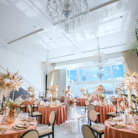 【憧れ叶う】白亜リゾートでプリンセス体験☆大階段&ドレス見学