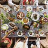 久しぶりに会うご友人とたくさんのお料理を囲んで。。。☆