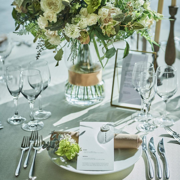 「ふたりらしさ」を素敵に彩るフラワーアレンジ