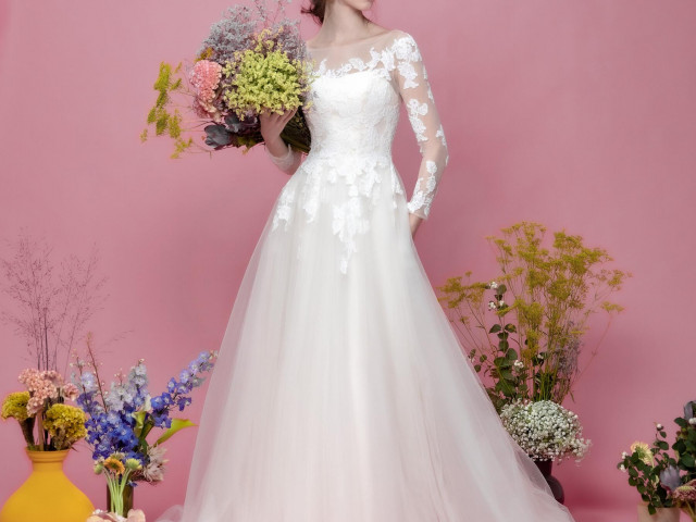 【人気の骨格診断】お似合いのドレスをご提案!