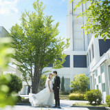 水や緑に季節の花々が咲き誇るThe Villa 2nd ご年配ゲストにも好評の季節感を堪能できるガーデン