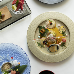 幅広い年齢層に合わせた特別料理。ゲストに大好評の和食コースはご年配ゲストにも喜ばれています。御造りや椀物など心温まる内容に仕上げています。支えてくれた親族へおもてなしを。|ノートルダム広島/FIVESTAR WEDDINGの写真(55017748)