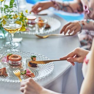 ãå
šå¡ã 2.5äžåã詊é£ç¡ææåŸ
ïŒïœé»æ¯åçãå«ã豪è¯6åã³ãŒã¹ä»ç«ãŠã