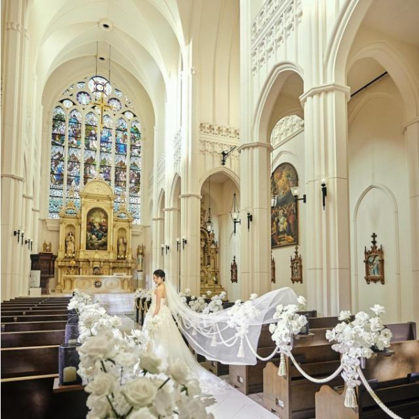 エリア最大級の挙式会場だからこそゲストも満足！窮屈感を感じさせない内装は大切な人と幸せな時間が築ける