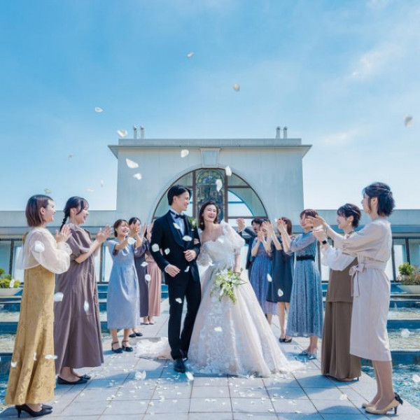 大聖堂での挙式後は広大なセントラルコートでのアフターセレモニーを★ゲストとのオリジナルウェディング!