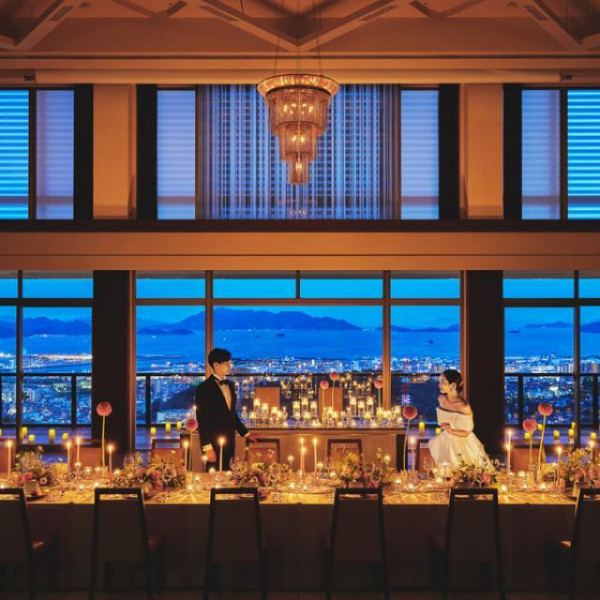 ナイトウェディングが人気なのはノートルダム広島ならでは!夜景をゲストと楽しむためにキャンドル演出も◎