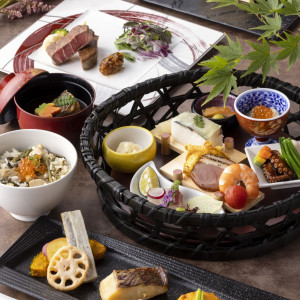 モダニズム溢れる和食器が食材とのコントラストを彩る。|THE GARDEN DINING 弓絃葉（ザ・ガーデンダイニング ユズルハ）の写真(26315496)