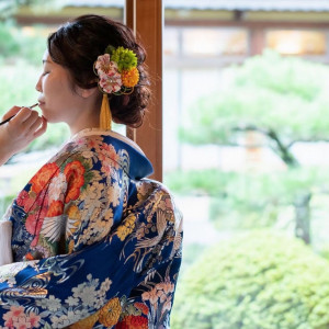 日本庭園と鮮やかな色打掛の融合|THE GARDEN DINING 弓絃葉（ザ・ガーデンダイニング ユズルハ）の写真(27813905)