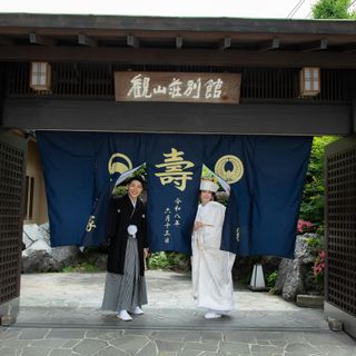 アットホーム雰囲気で新郎新婦自身がお出迎えする素敵な演出も。大きな暖簾にゲストは感動。