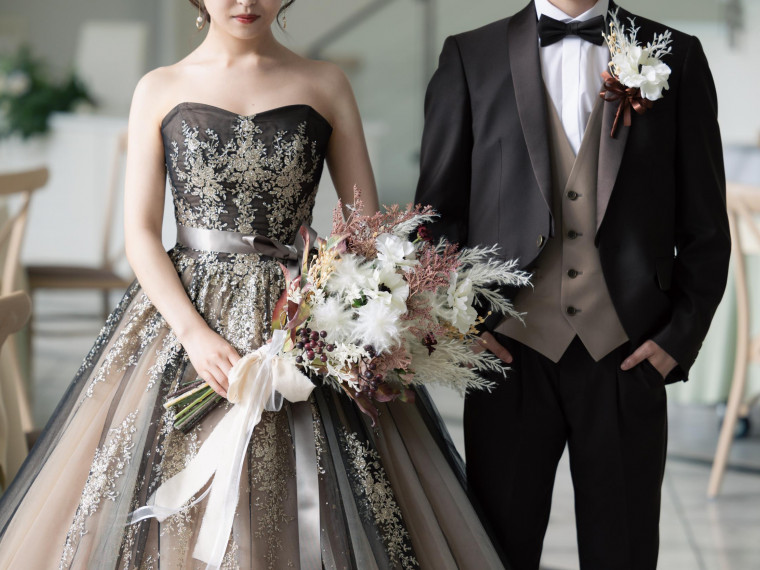 新作や人気ブランド含め200着以上の衣裳が揃う館内サロンあり