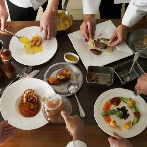 和食の職人と洋食のシェフが共同で一皿を仕上げる|アルモニービアン（国登録有形文化財）/テイクアンドギヴ・ニーズウェディングの写真(1766474)
