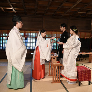 本格神前式で由緒ある結婚式に|アルモニービアン（国登録有形文化財）/テイクアンドギヴ・ニーズウェディングの写真(8555290)