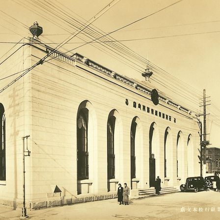 もともと80年前に銀行として作られた建物・・・|アルモニービアン（国登録有形文化財）/テイクアンドギヴ・ニーズウェディングの写真(987090)
