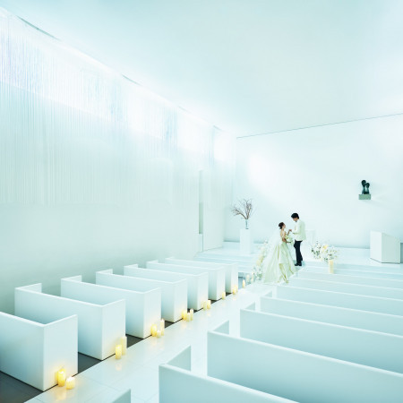 シンプルな空間に描く、ふたりらしさ溢れる結婚式を。