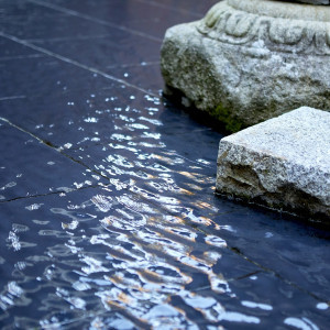 邸内に流れる水の音にも心地よさを感じ、安らぎの時を刻む|川原町倶楽部 ラ・ルーナピエーナ  〈エルフラットグループ〉の写真(7963976)
