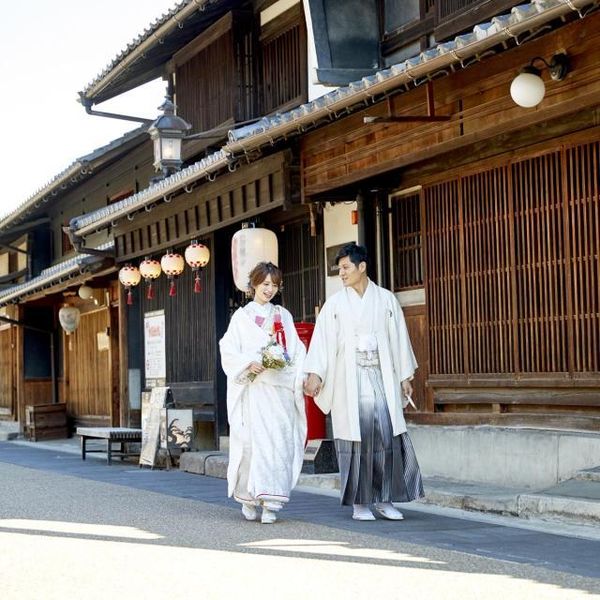 古くは美濃和紙や材木を扱う「川湊」として栄えた川原町