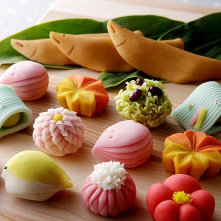 かわいらしい和菓子のビュッフェは幅広い年齢層に人気|川原町倶楽部 ラ・ルーナピエーナ  〈エルフラットグループ〉の写真(1324315)